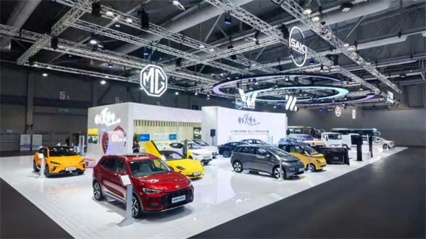 上汽用半年时间，展现出中国汽车“头雁”的变革伟力