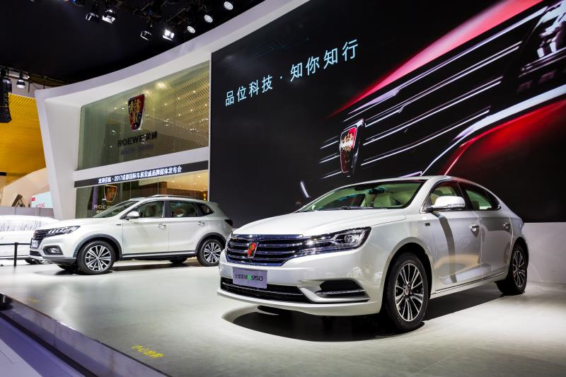 全新荣威950、荣威e950定义“高级轿车” 成都车展亮相售价16.88万起 互联网汽车上市一周年 系统升级带来颠覆式进化