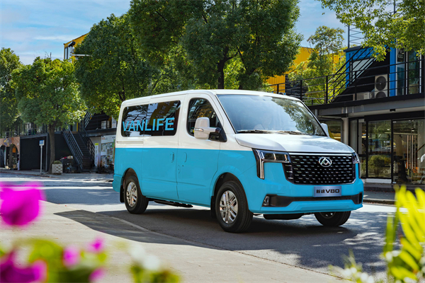 跑得猛、花得少、养得省、全场景！“全场景高价值轻客”上汽大通新途V80 9AT荣耀上市，全面高人一档